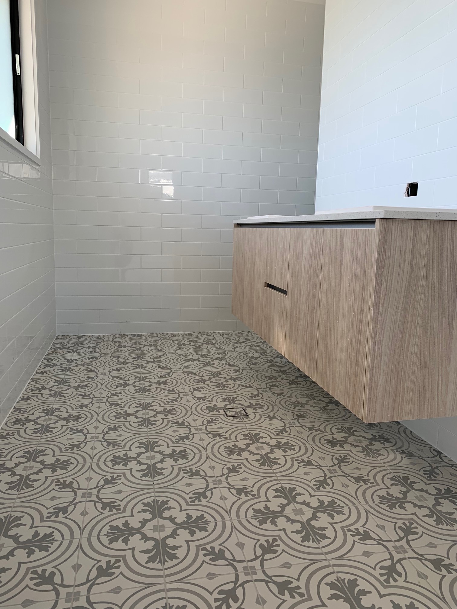 Picasso – Tony Glover Tiling